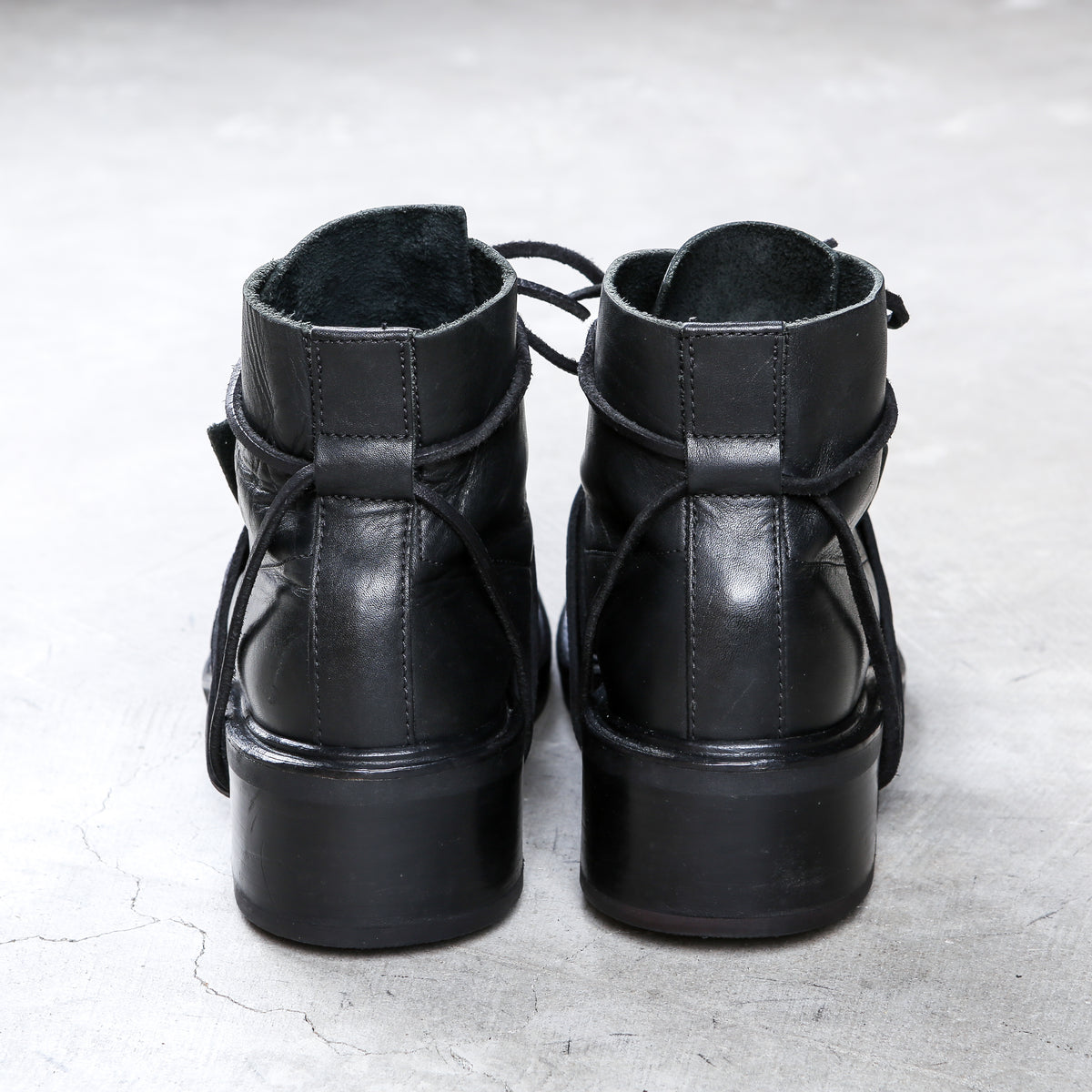 Dirk Bikkembergs Low-Top Square Lace through Heel Woden Boot