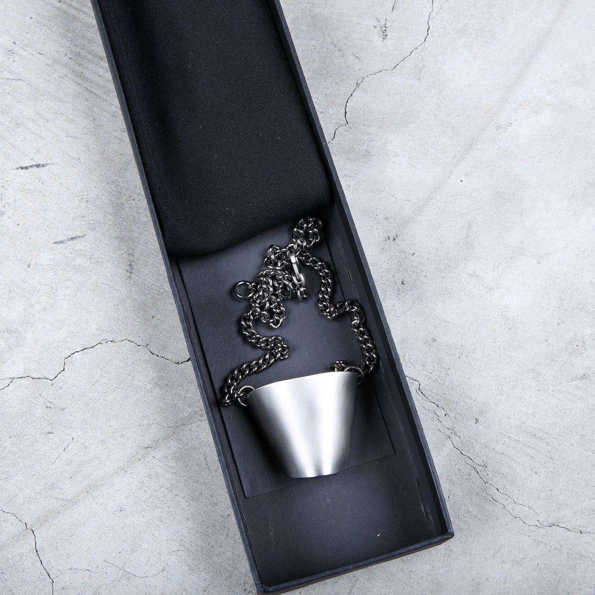 Dirk Bikkembergs Metal Tie Holder Chain With Box – akaibu.co