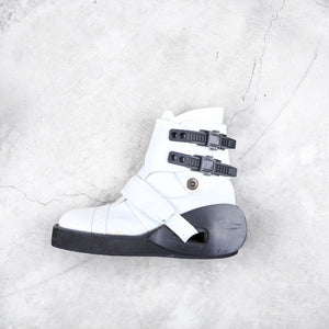 20471120 White Ski Boots SS/99